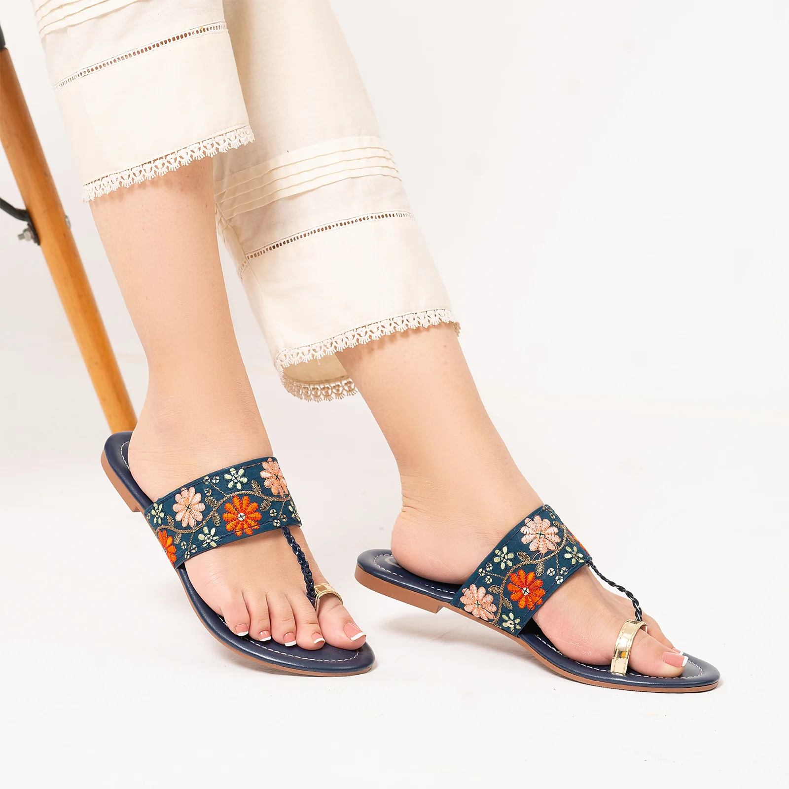 Women's Floral Kola Puri - Image 4