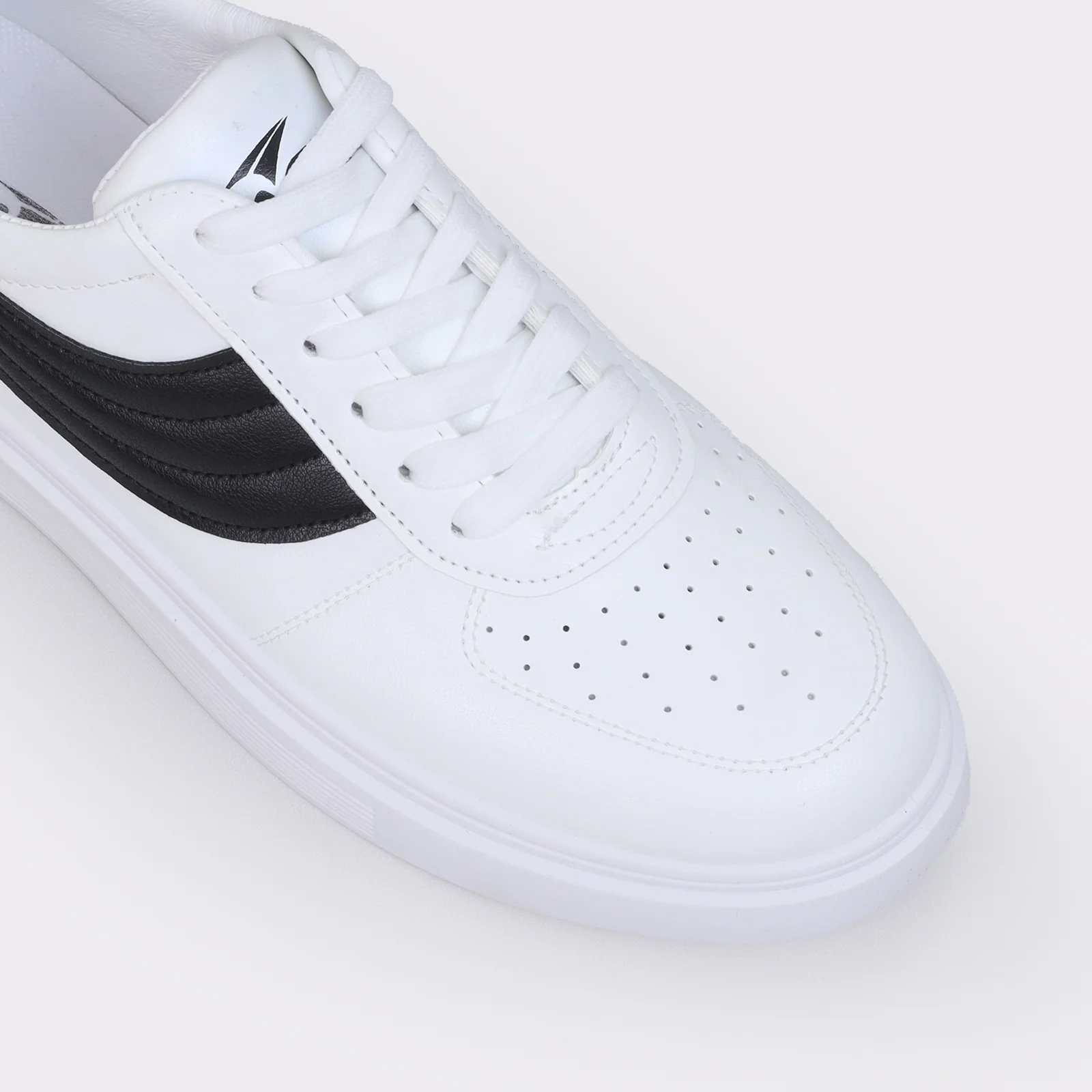 Men's dailywear sneakers - Image 7