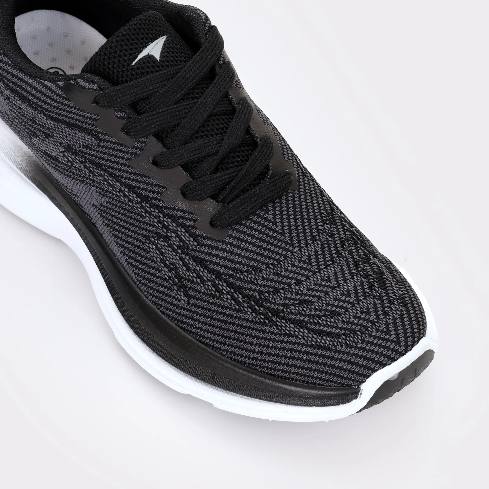 Men Everyday Sneakers - Image 7